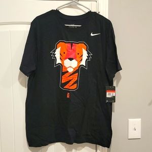 MENS Nike/Tiger Woods Frank tshirt with Turtle Bay logo on sleeve